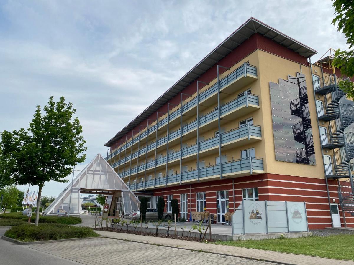 Kurhotel Pyramide Bad Windsheim Exteriér fotografie